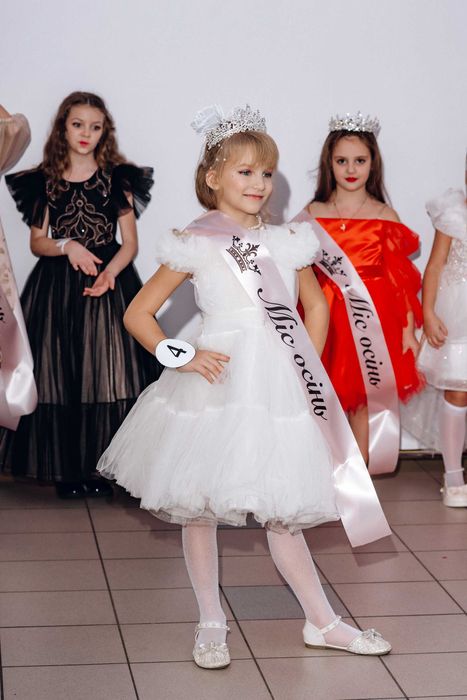 Плаття на випускний у садок б/у в гарному стані.