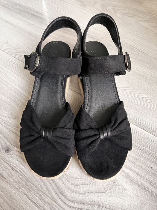 Czarne Sandałki na koturnie Jenny Fairy