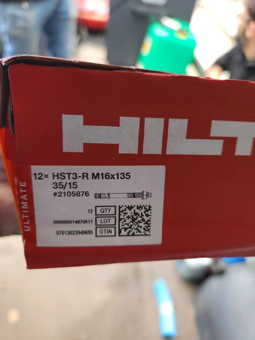 Várias buchas e parafusos