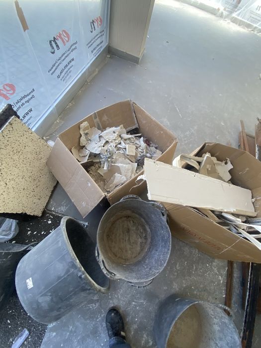 Limpezas de garagem armazém oficinas sotaos móveis mobílias sucatas et