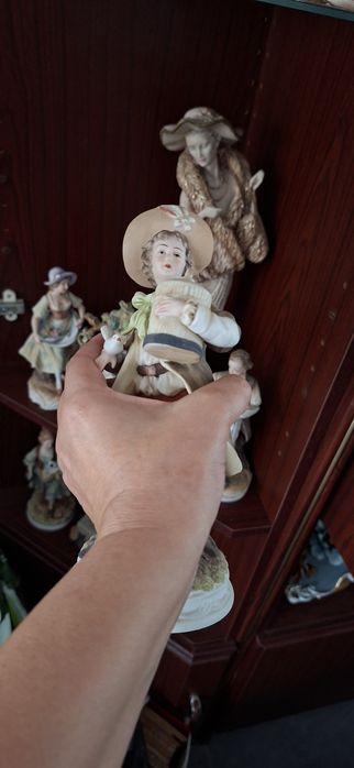 Várias estatuetas