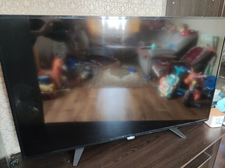 Продам телевизор Phillips на запчасти