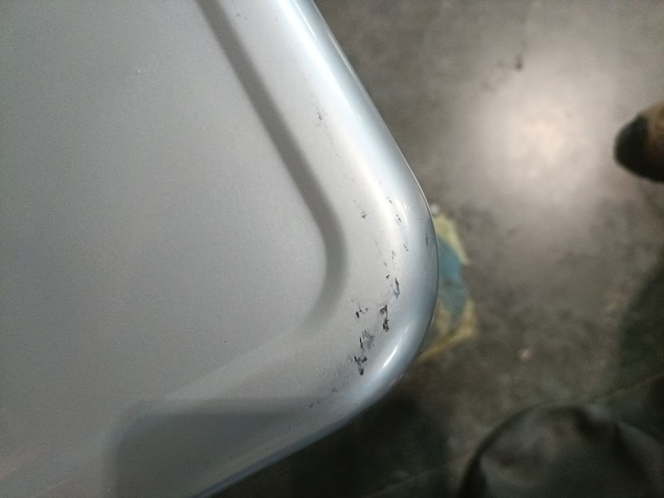 Banco alto de metal cinza