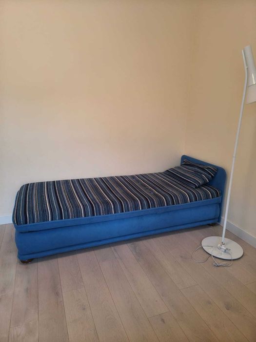 Tapczan młodzieżowy, jednoosobowy