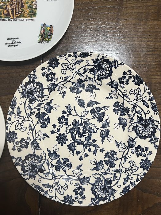 Set Aleatório de Pratos e Cerâmica Decorativa