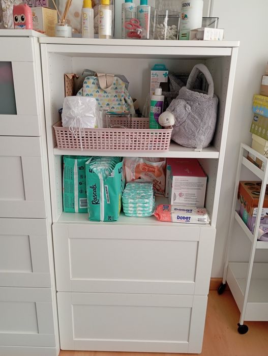 Estante com duas gavetas