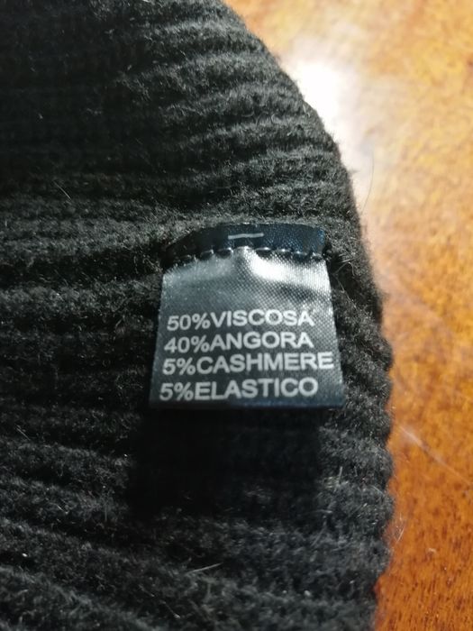 Черный берет с маленькими стразами