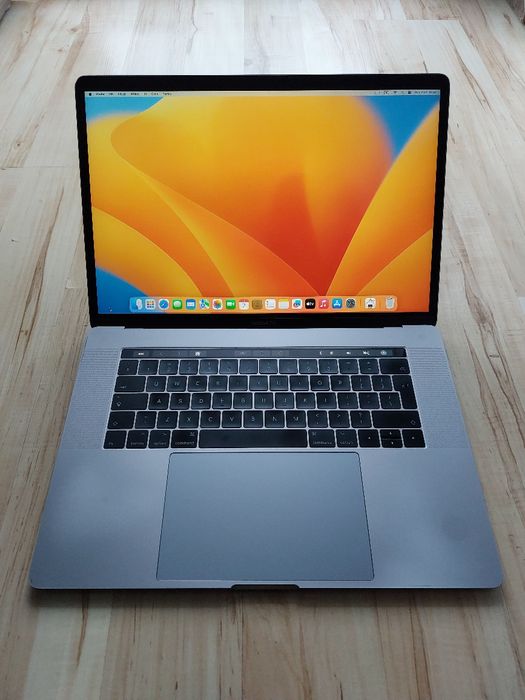 Macbook Pro 15 2017  i7/16GB/256SSD/AMD Pro 555 2GB/Bateria 1 Cykl/