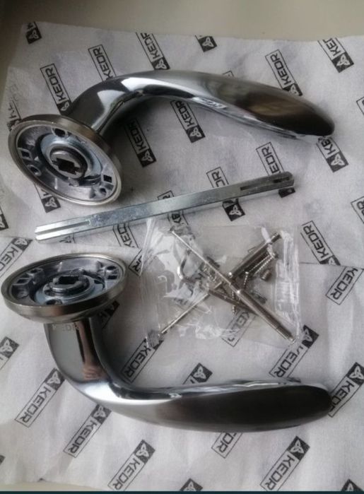 Ручки дверные для входных межкомнатных дверей