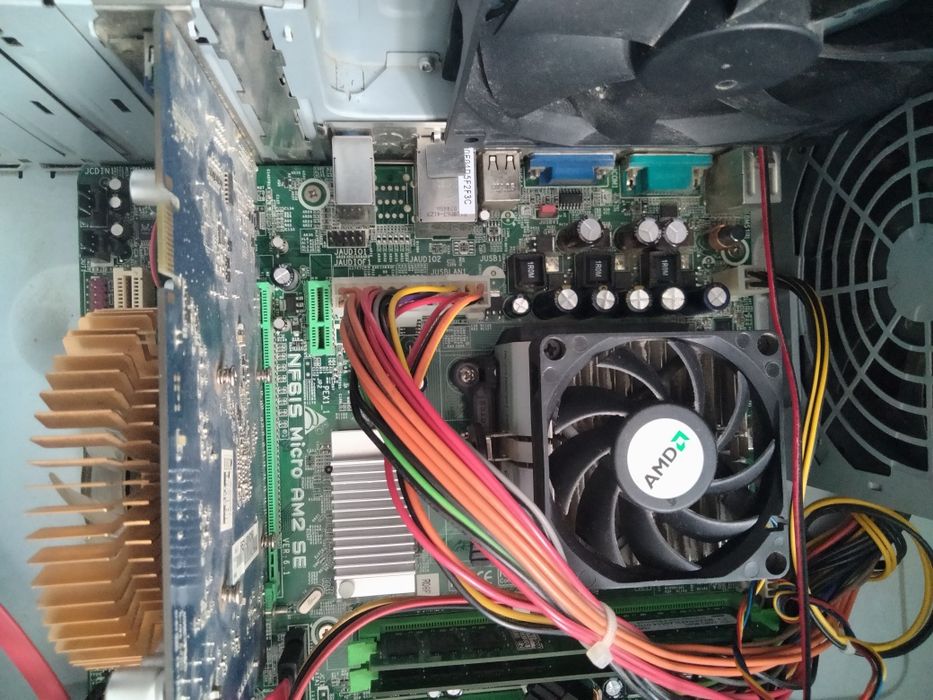 Комп'ютер, системний блок.