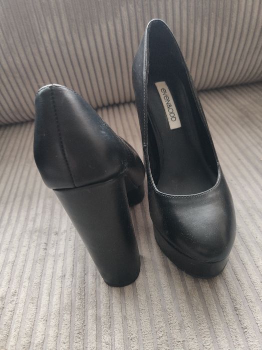 Szpilki na koturnie Event&Odd