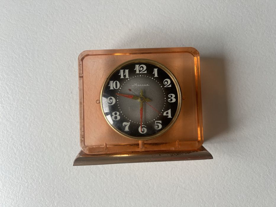 часы Молния оргстекло