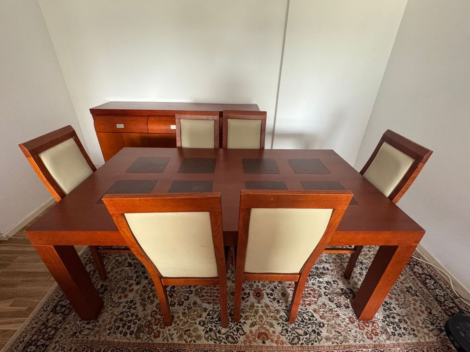 Conjunto de mesa e aparador