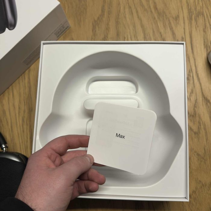 Pihone air pods max