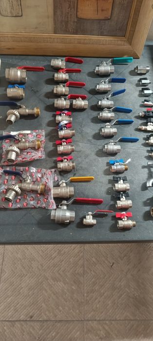 Faucets and ball valves in various sizes, for water and compressed air64285167969153124