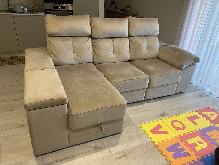 Sofá com chaise longue