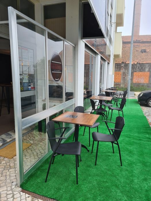 Cadeiras e Mesas Restauração