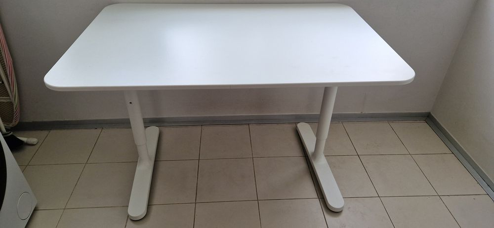 Secretária Ikea altura regulável