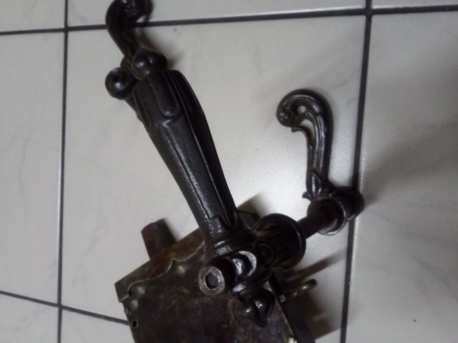 Zamek do drzwi starych odnowy