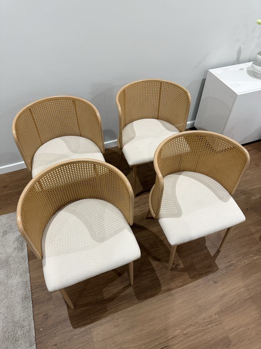 Cadeiras em metal e rattan