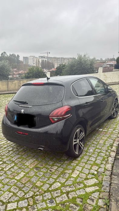 Peugeot 208 salvado