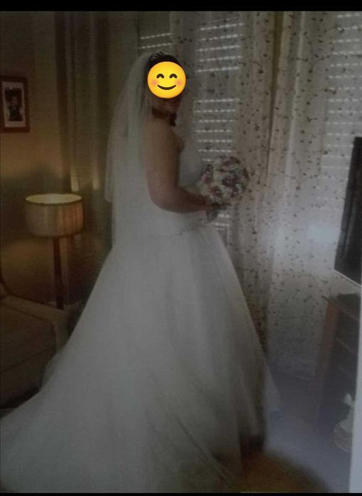 Vestido de noiva + véu + saiote completo 750€ negociável