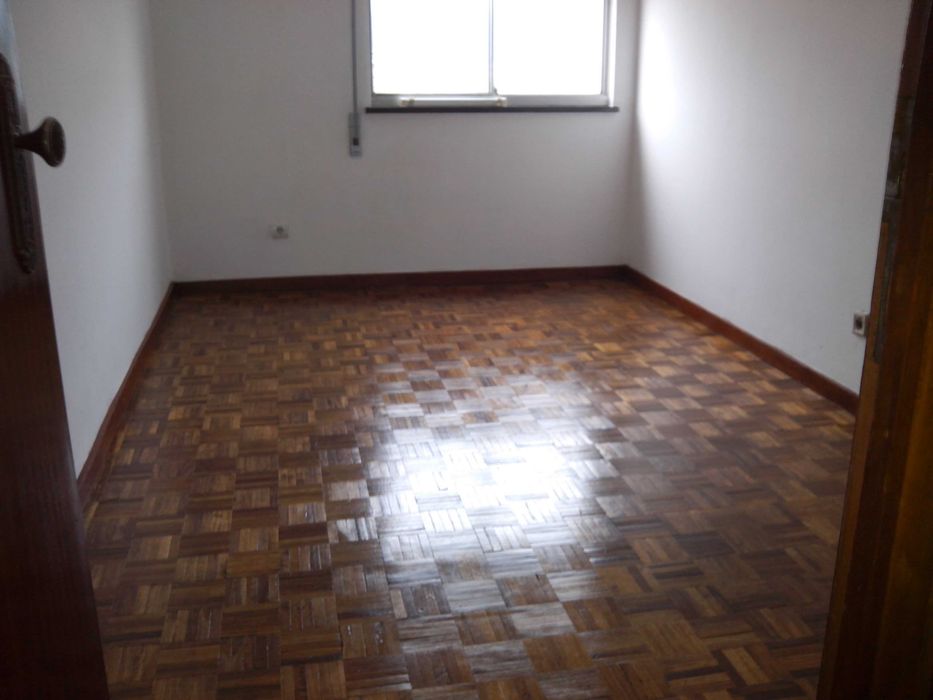 Vendo T2 em Maximinos (A 2 passos da Estação de Comboios) – Direto ao Particular
