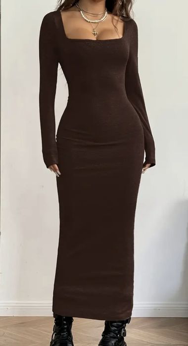 Жіноча  сукня з квадратним вирізом