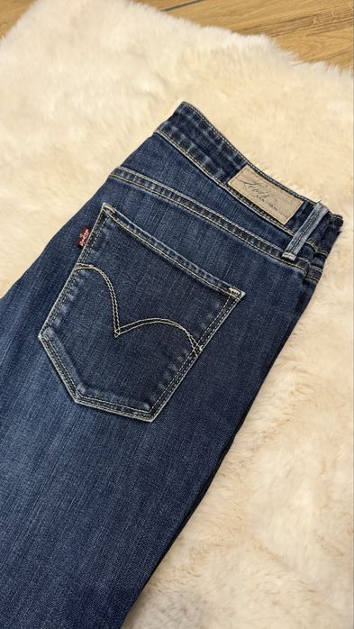 Levi’s Demi Curve 28x34 – Classic Straight Leg Jeans