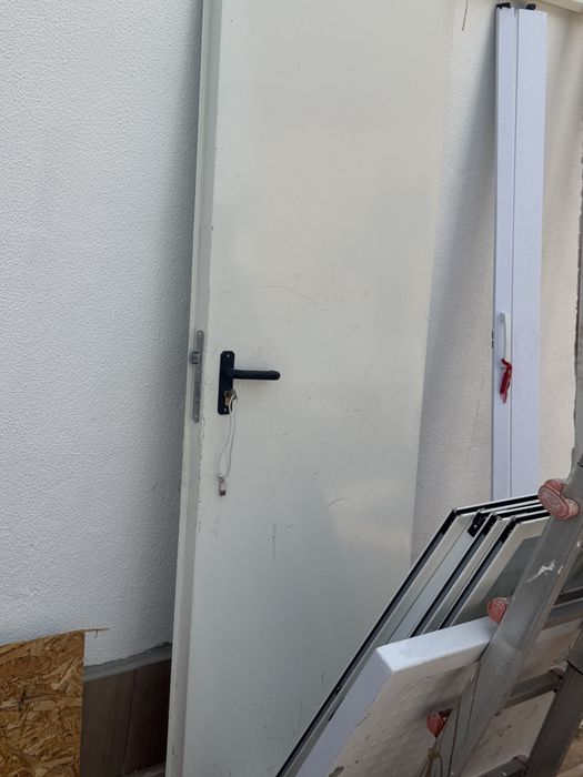 porta metalica , sanita , base de duche , janela pvc com estore 100x110 vidro duplo correr