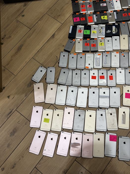 Lot iphone деталей , дисплеїв