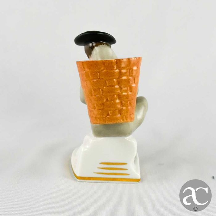 Paliteiro “Homem do Pico” em porcelana Vista Alegre