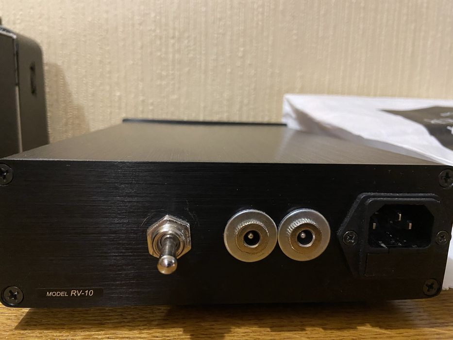 У продажі лінійний блок живлння 9V,12V,24V