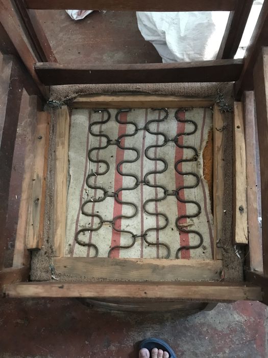 Продаются стулья.