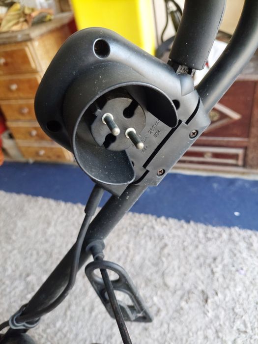 Vendo corta relvas usado mas impecável