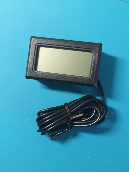 Цифровий термометр з виносним датчиком (врізний корпус)