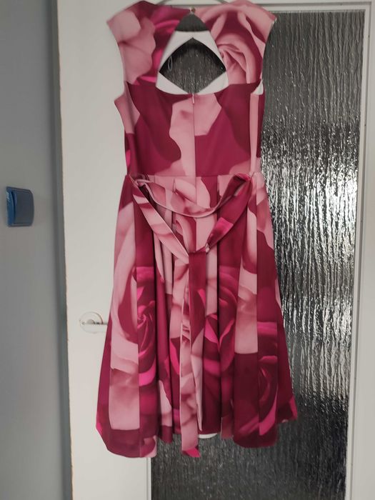 sprzedam sukienki na różne okazje