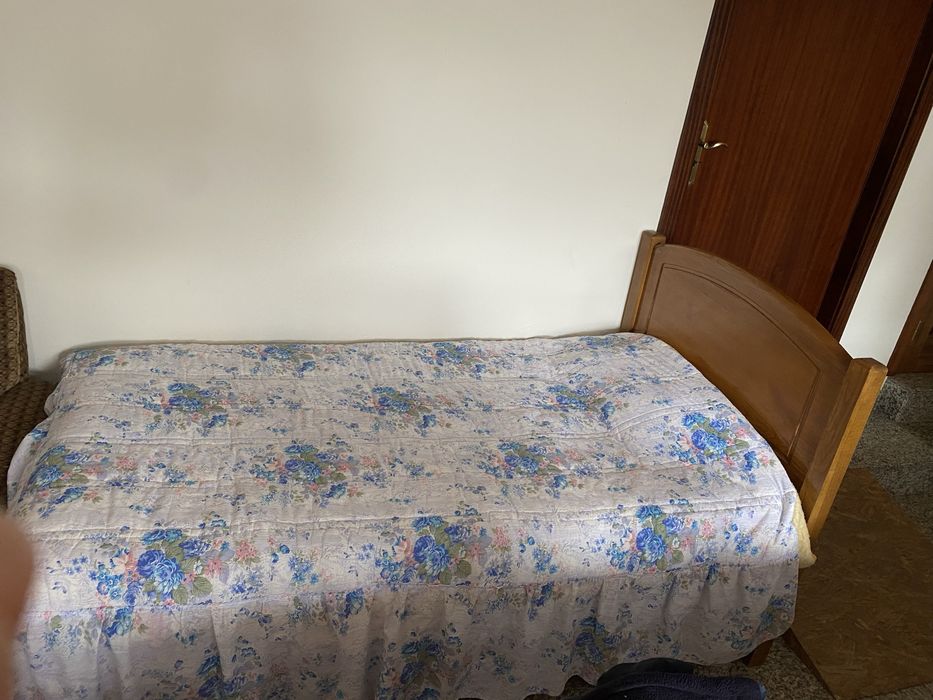 Cama 90cm*190cm + colchões