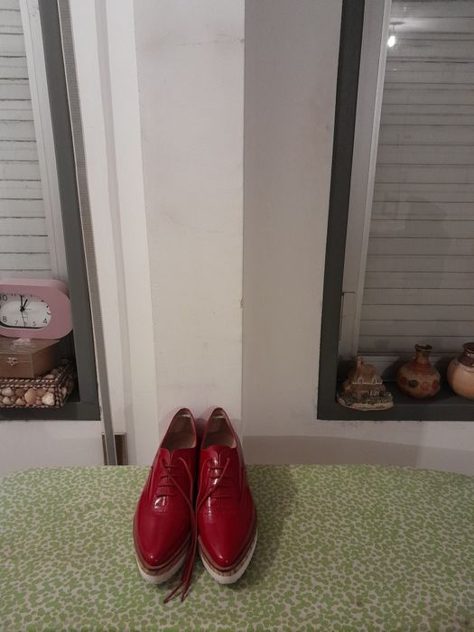 Vendo Sapatos de Senhora UTERQUE muito bonitos como novos