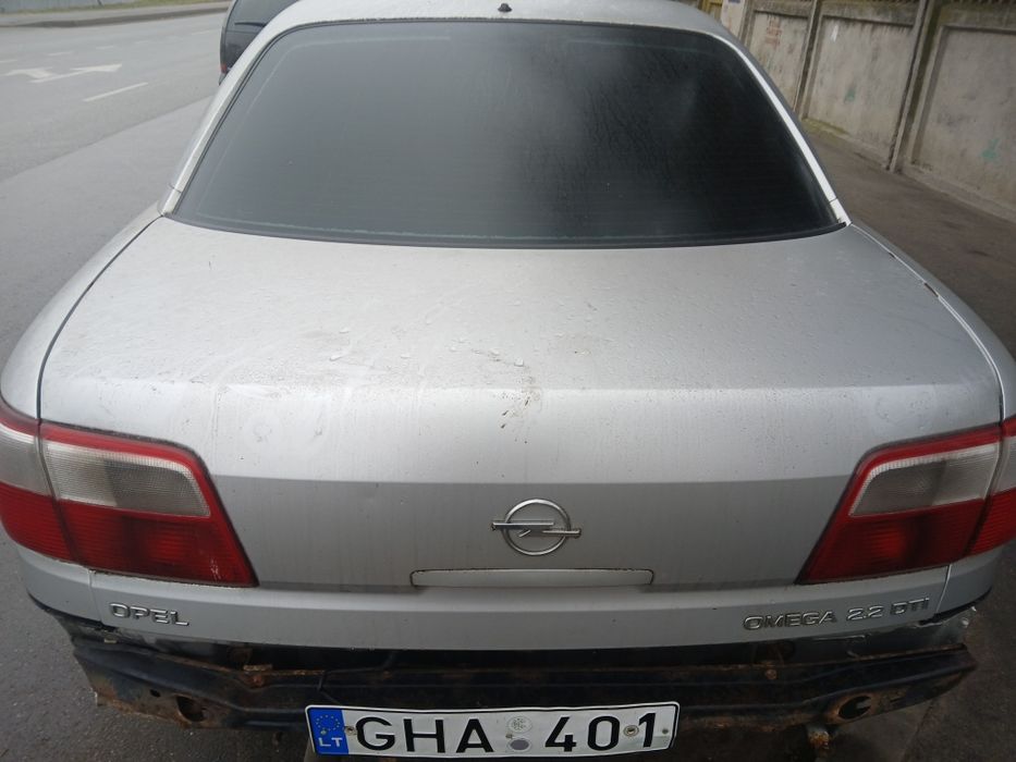 Задня ляда кришка багажніка опель зафіра астра вектра омега меріва а