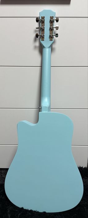 Новая акустическая гитара Sky Blue — стильная и удобная