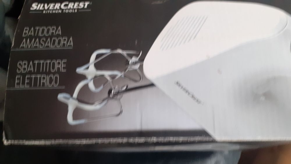 Batedeira  e amassadora nova ainda em cx branca silvercrest