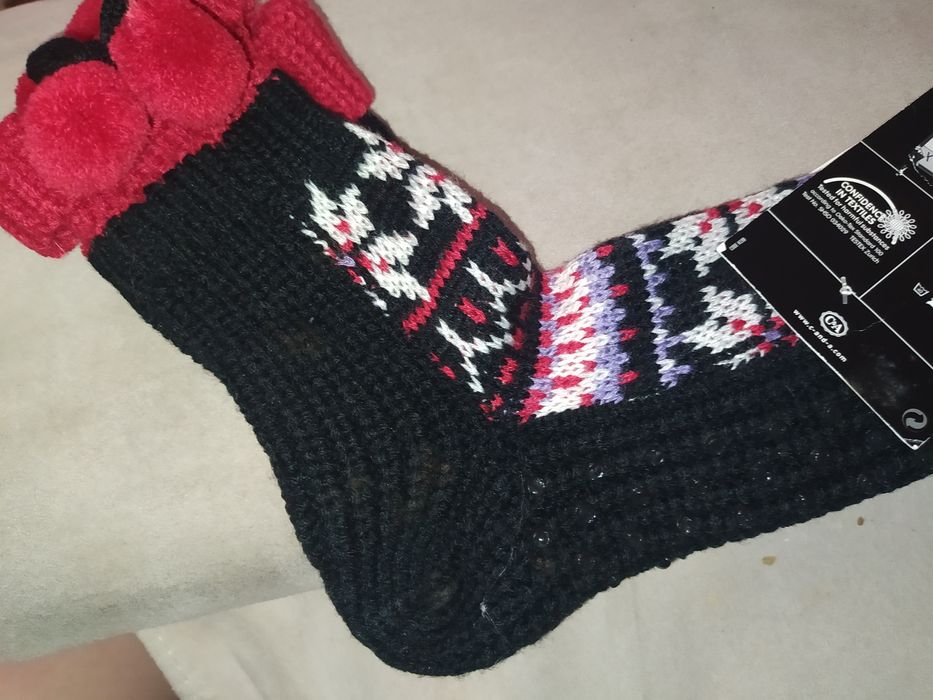 Meias anti-derrapante com pompons