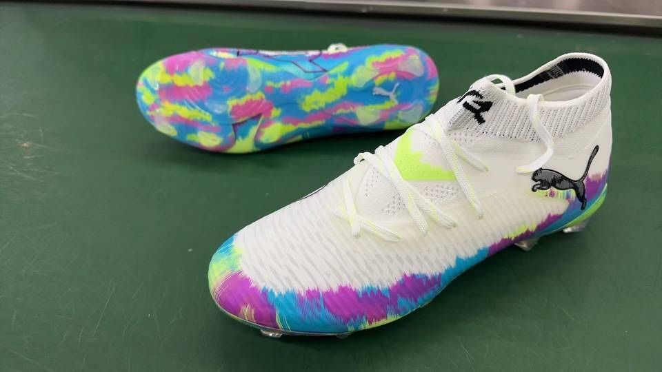 Botas de futebol, futebol de 7 e futsal.