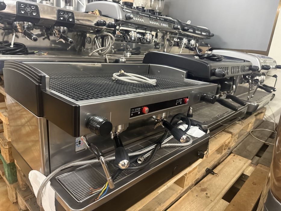 Máquina café industrial como nova, com garantia,fazemos instalação.