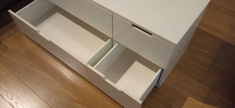 Cómoda NORDLI! com 4 gavetas, perfeito para um quarto :)