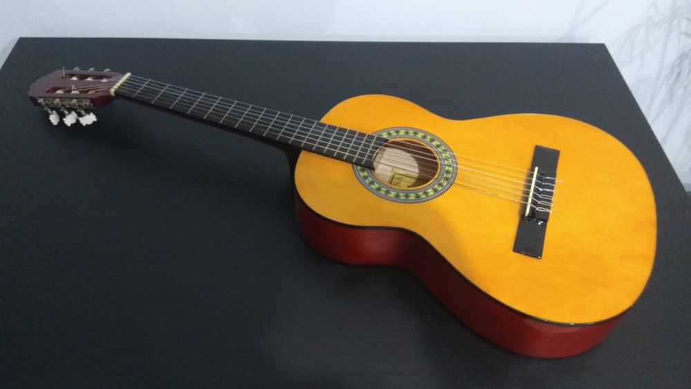 Guitarra tamanho 3/4