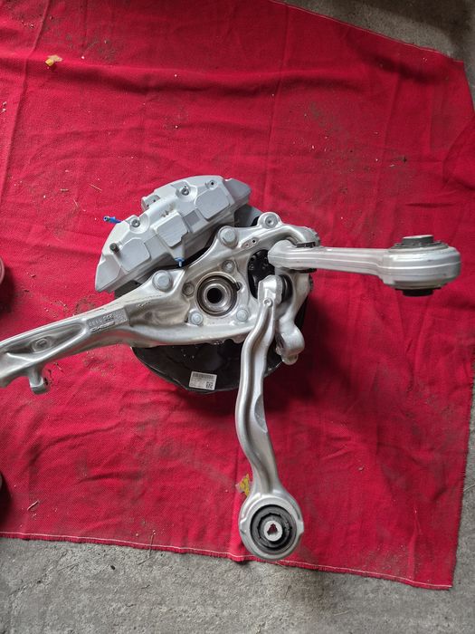 sportowy zestaw hamulcowy przedniej osi AMG w wersji z tarczą o wymiarach 34mm, wyprodukowany dla Mercedesa przez firmę Brembo. A 206 333 12 00