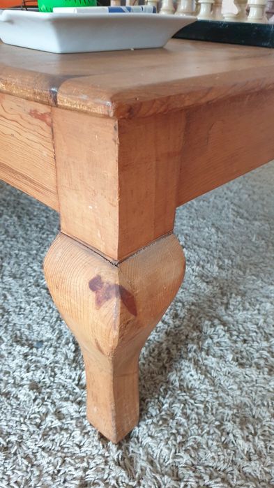 Mesa de apoio quadrada em madeira