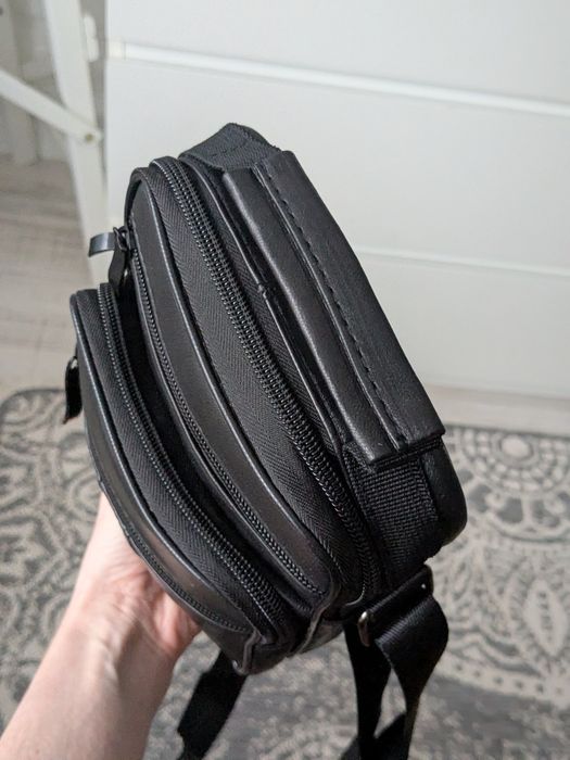 Стильна чоловіча шкіряна сумка з короткою і довгою ручкою